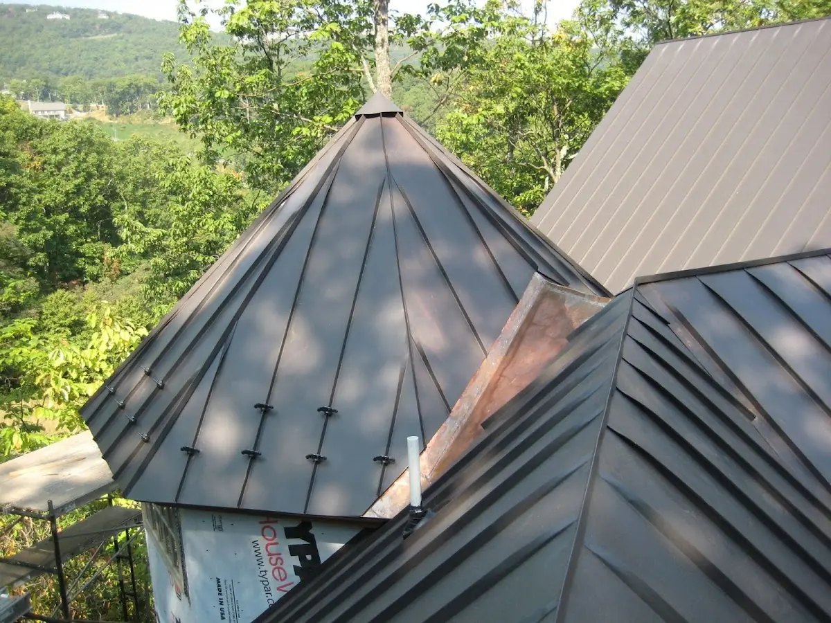 Professional Shingle Replacement & Repair by Craftsman Roofing in Behind the Rocks